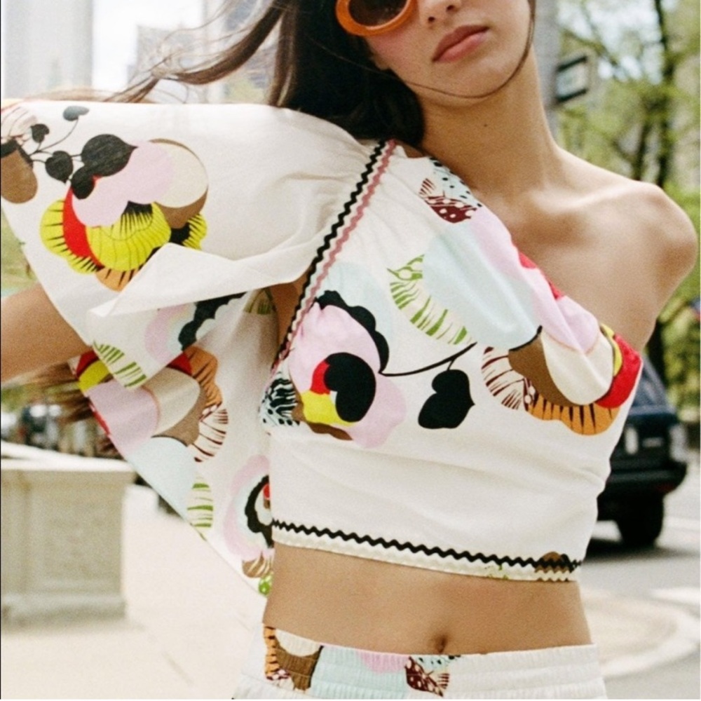 Blogger fav ❤️ Zara one shoulder floral crop top small NWT